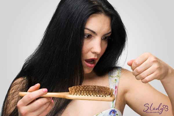 Phụ nữ mãn kinh bị rụng tóc là vấn đề rất nhiều chị em gặp phải