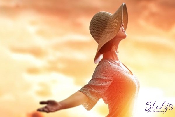 Phụ nữ tiền mãn kinh bị rong kinh nên chú ý chế độ ăn uống đủ chất, nghỉ ngơi hợp lý