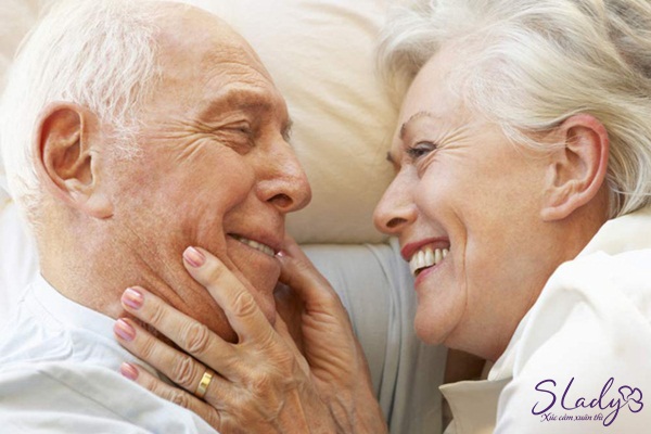 Vợ mãn kinh chồng yêu thả cửa có thể gây những ảnh hưởng nhất định đến sức khỏe của chị em
