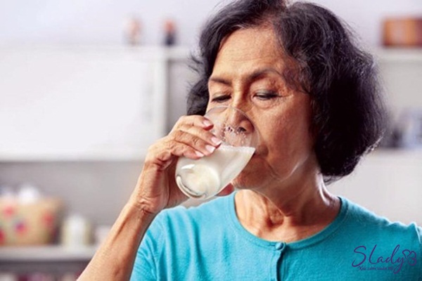 Phụ nữ mãn kinh sử dụng đậu nành rất tốt cho cơ thể
