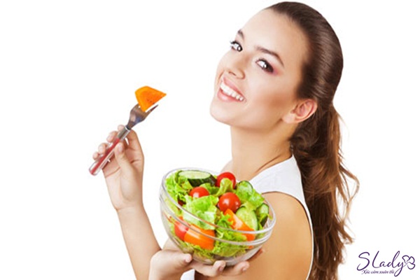 Có chế độ ăs, ăn uống hợp lý, ăn nhiều rau xanh giúp điều trị rối loạn nội tiết tố ở nữ
