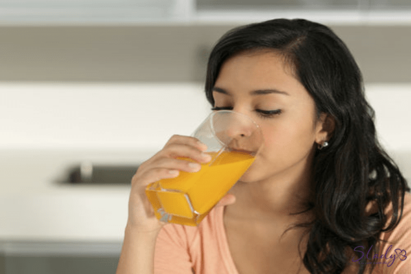 Sau khi sinh mổ uống nước cam được không? Mới sinh bao lâu nên uống?