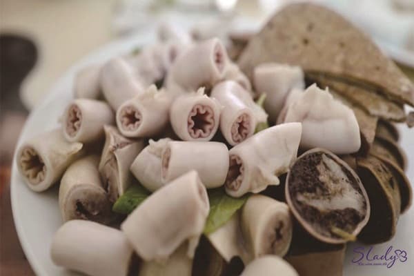 Lòng lợn tuy thơm ngon nhưng lại là thức ăn dễ bị nhiễm khuẩn