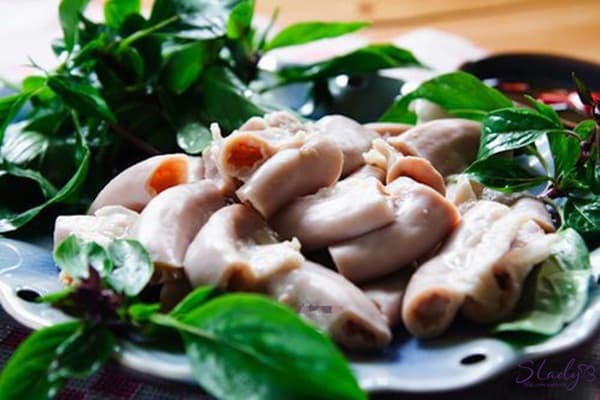 Mẹ sau khi sinh ăn lòng lợn được không