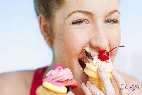 Ăn bánh kẹo ngọt sau khi sinh