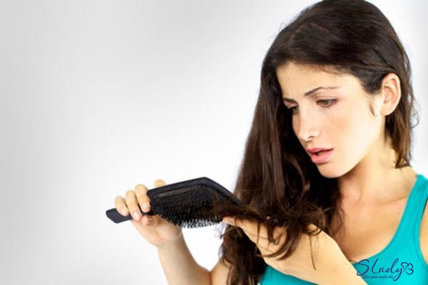 Rụng tóc sau khi sinh kéo dài bao lâu thì hết? Khi nào nên cẩn trọng?