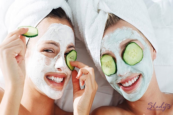 Phụ nữ sau khi sinh bao lâu thì được đắp mặt nạ?