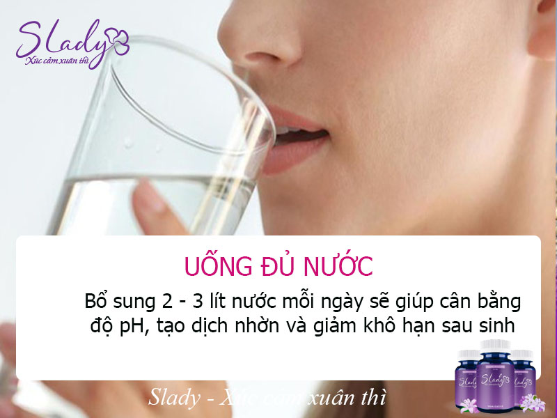 Uống nước rất tốt cho phụ nữ bị khô hạn sau sinh
