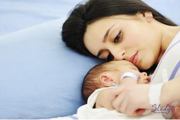 Suy giảm nội tiết tố sau sinh dẫn tới mất ngủ ở một số bà mẹ